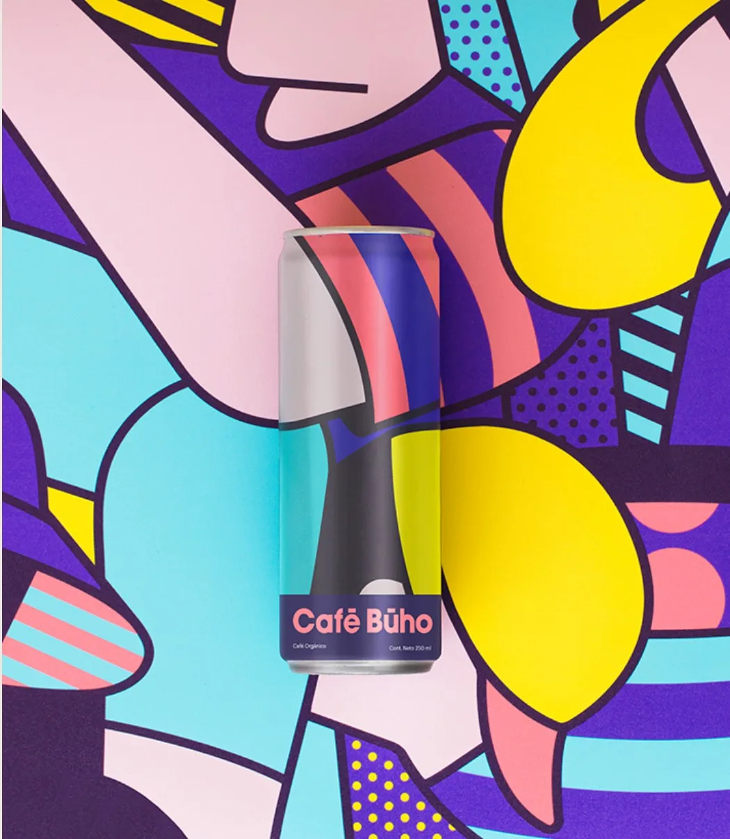 Dose mit bunten, grafischen Formen in Pink, Blau und Gelb